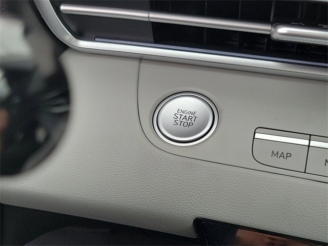 New 2025 Hyundai Elantra Limited image 8