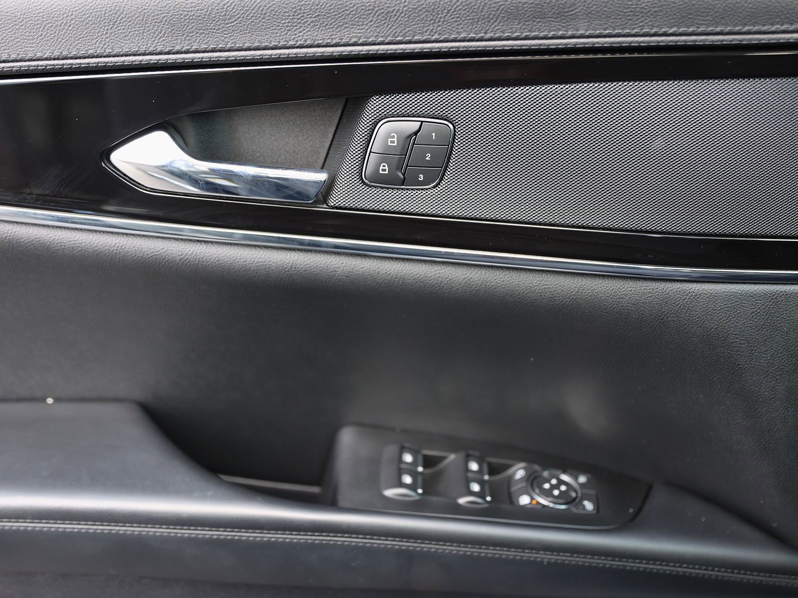 Used 2022 Lincoln Nautilus Reserve image 32