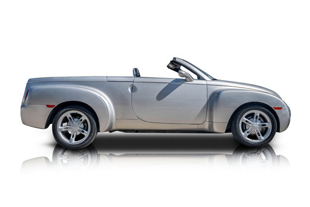Used 2005 Chevrolet SSR image 2
