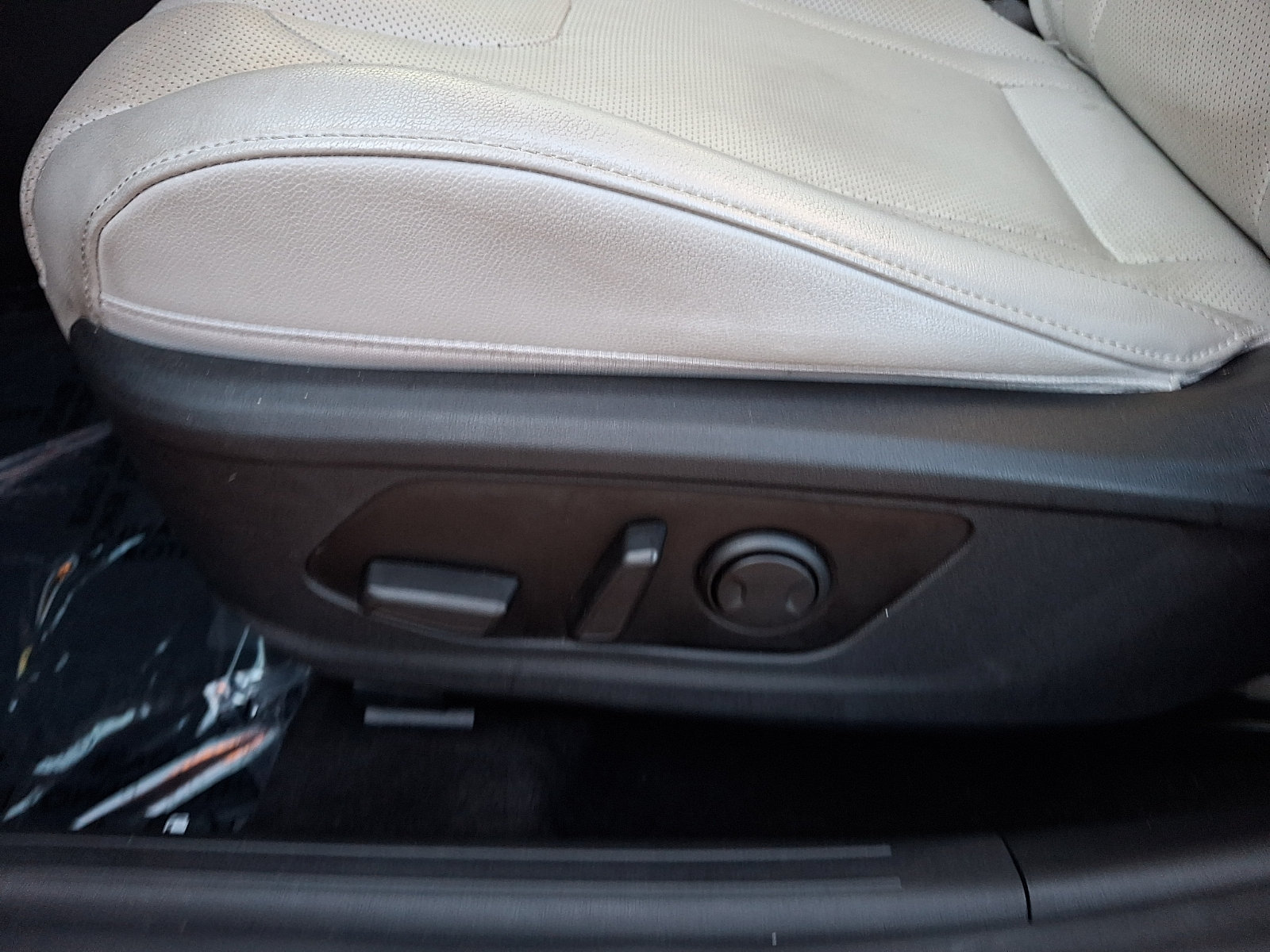 Certified 2023 Hyundai Elantra Limited FWD image 16