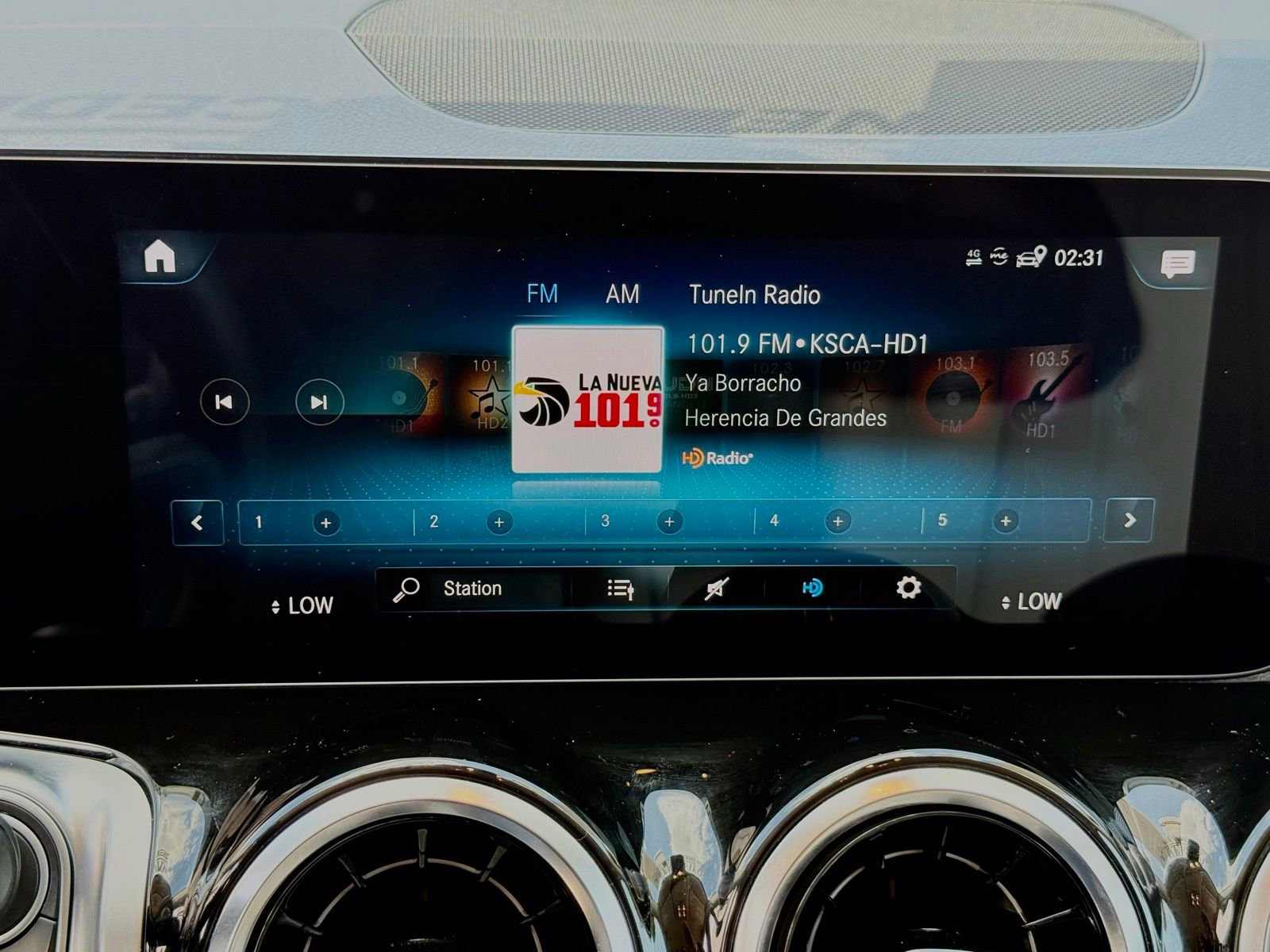 Used 2022 Mercedes-Benz GLB 250 w/ Premium Package Lite image 24