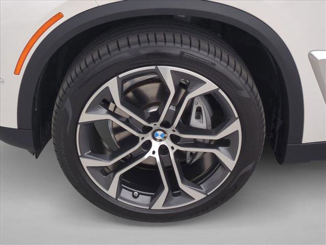 Used 2024 BMW X5 xDrive40i w/ Premium Package image 26