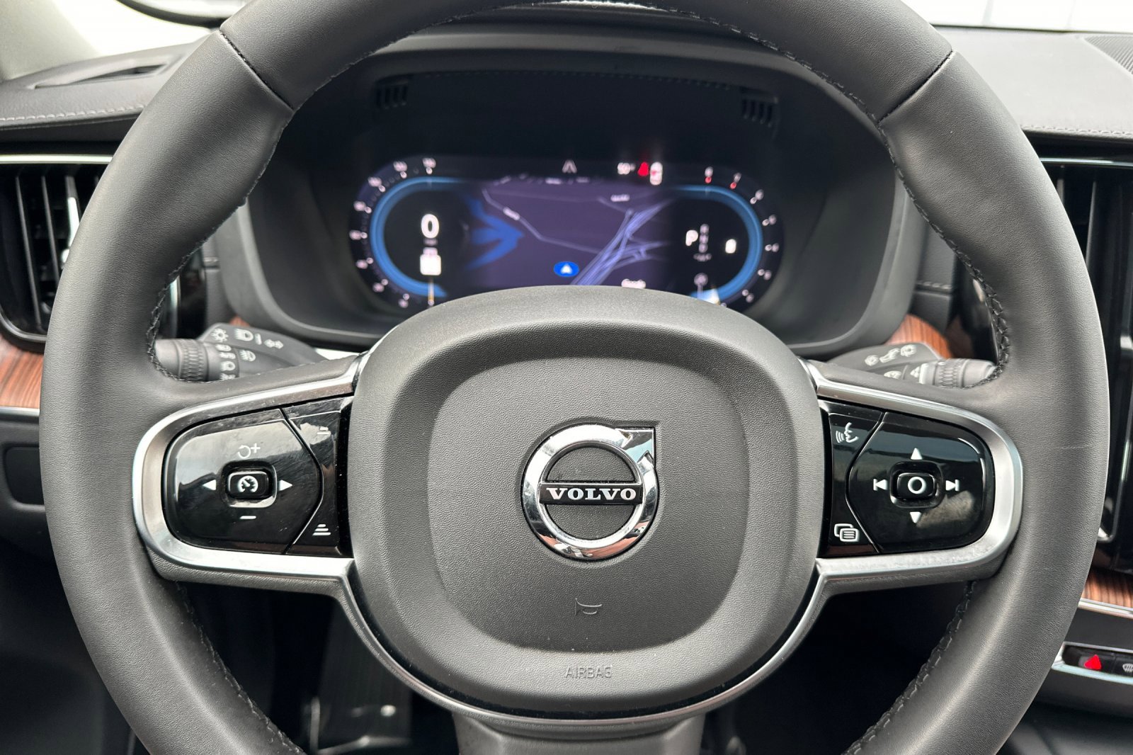 Certified 2024 Volvo XC60 B5 Ultimate w/ Protection Package Premier image 26