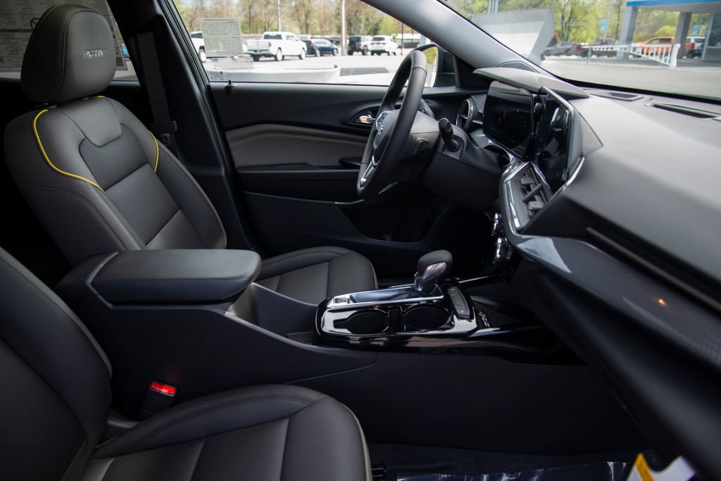 New 2026 Chevrolet Trax ACTIV w/ Sunroof Package FWD image 16