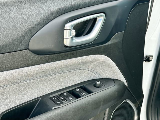 Used 2024 Jeep Compass Latitude image 17