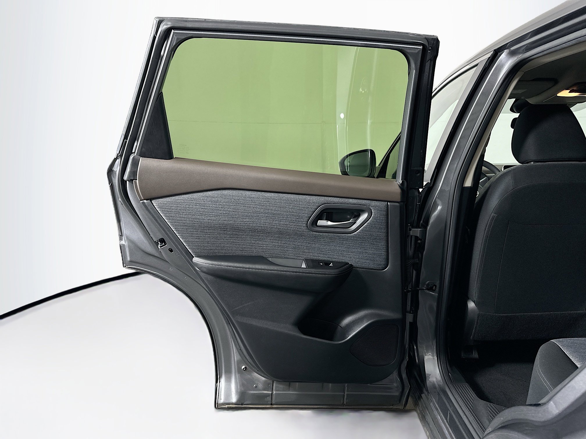 Used 2023 Nissan Rogue SV image 25