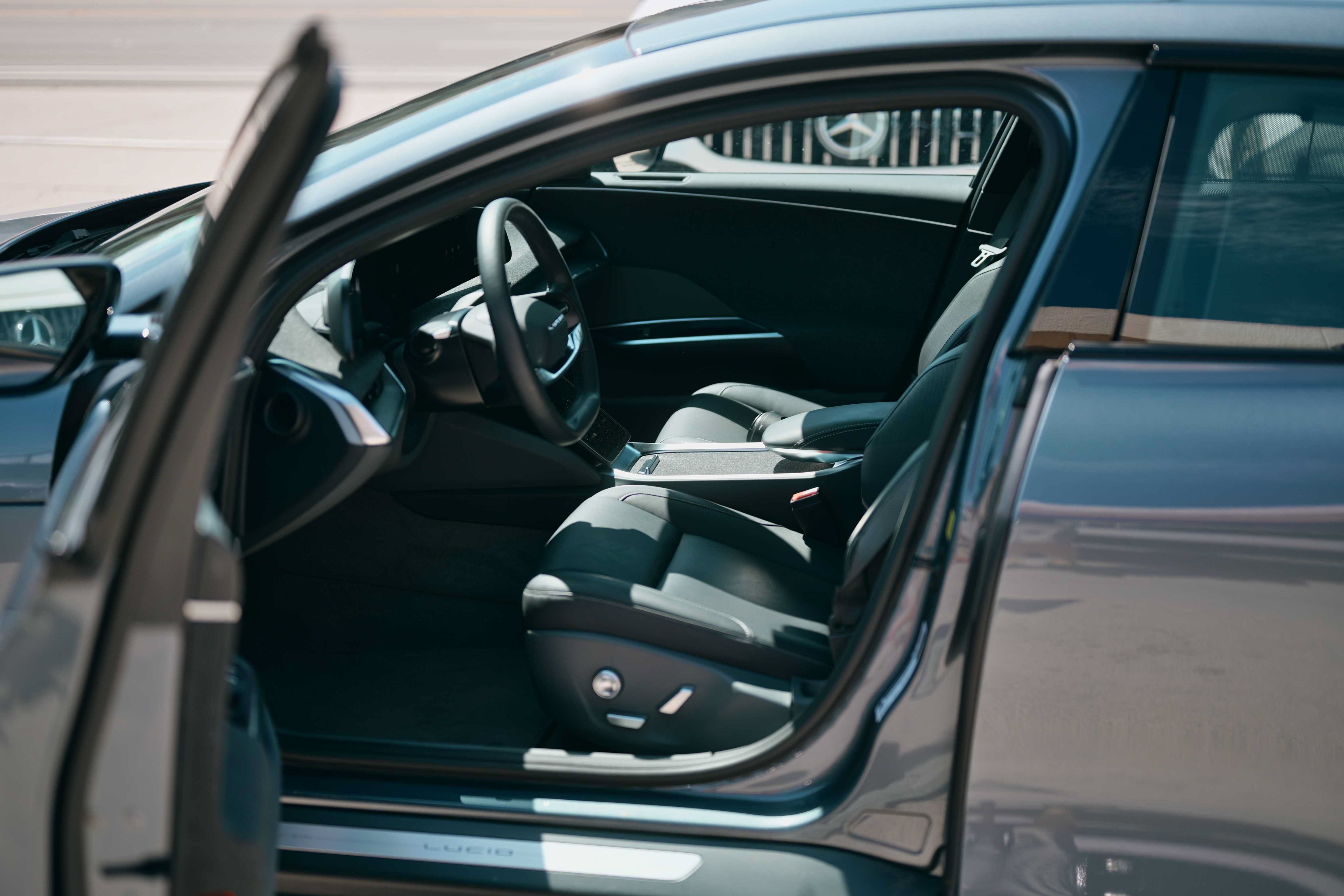 Used 2024 Lucid Air Pure RWD image 6