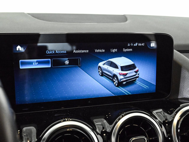 Used 2022 Mercedes-Benz GLA 250 4MATIC image 16