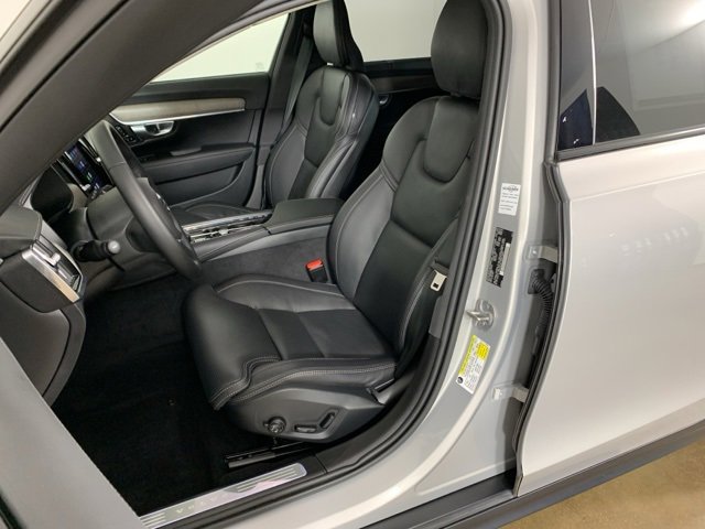 Used 2024 Volvo V90 B6 Cross Country Ultimate w/ Protection Package Premier image 17