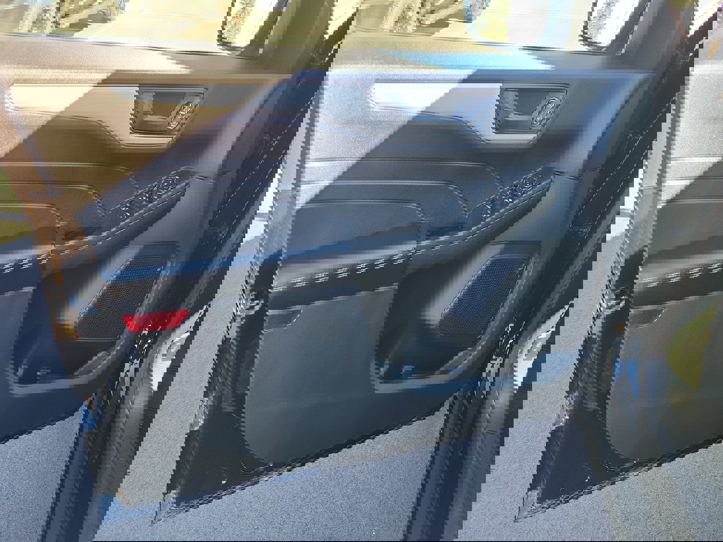 Certified 2022 Ford Escape SE w/ SE Sport Appearance Package image 16