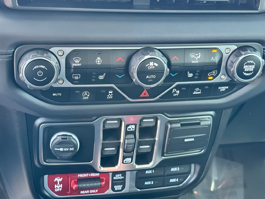 Used 2024 Jeep Gladiator Rubicon AWD/4WD image 18
