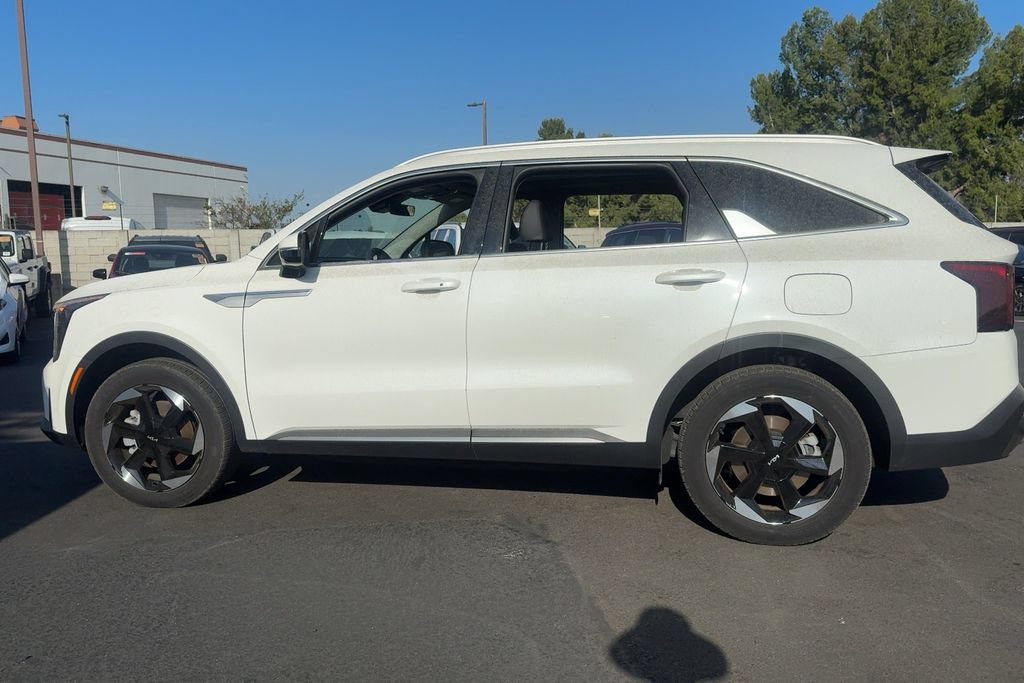Used 2025 Kia Sorento EX w/ EX Panoramic Sunroof Package FWD image 9