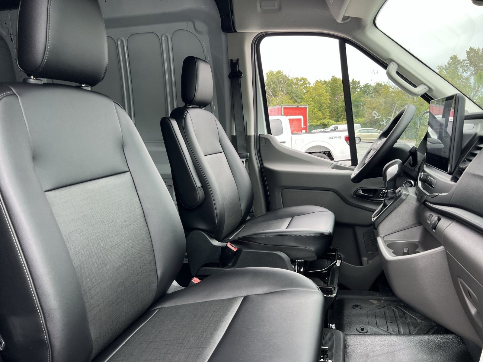 New 2027 Ford Transit 250 148 Medium Roof RWD image 25