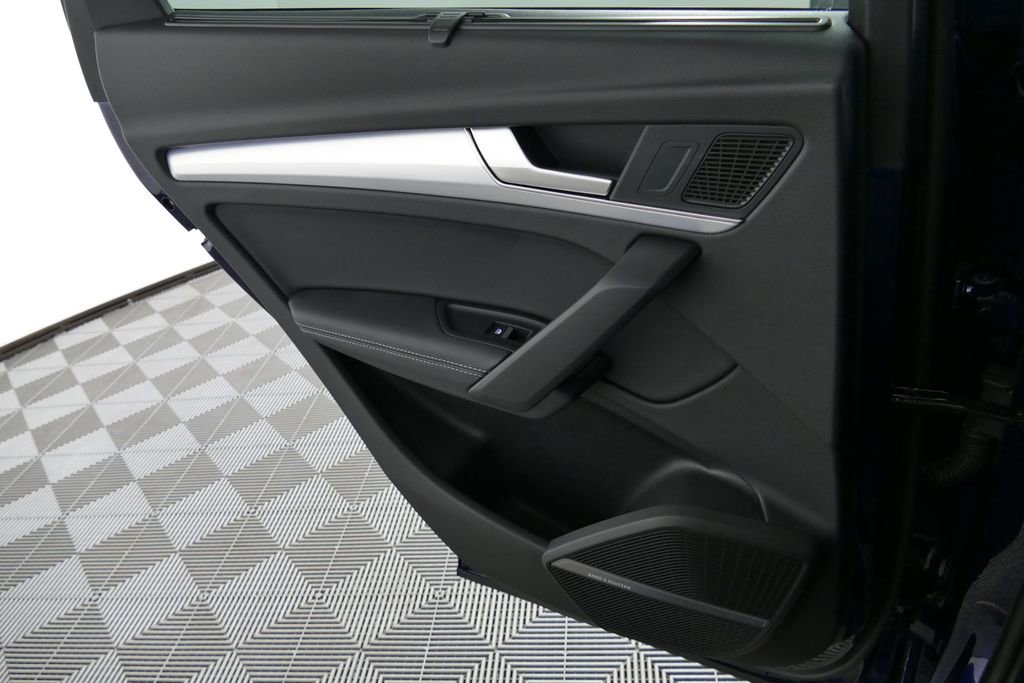 Certified 2025 Audi Q5 2.0T Premium Plus image 6
