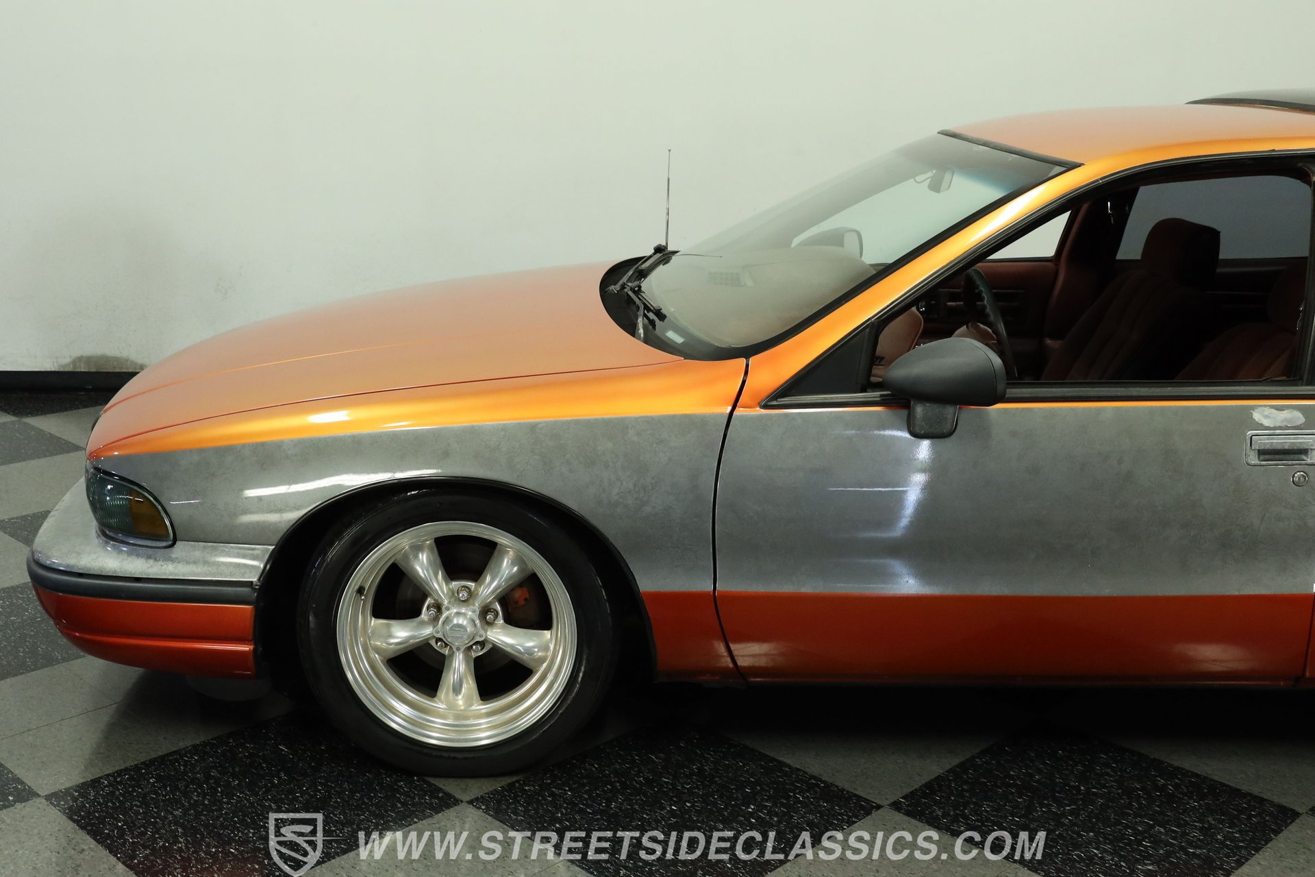 Used 1992 Oldsmobile Custom Cruiser RWD image 23