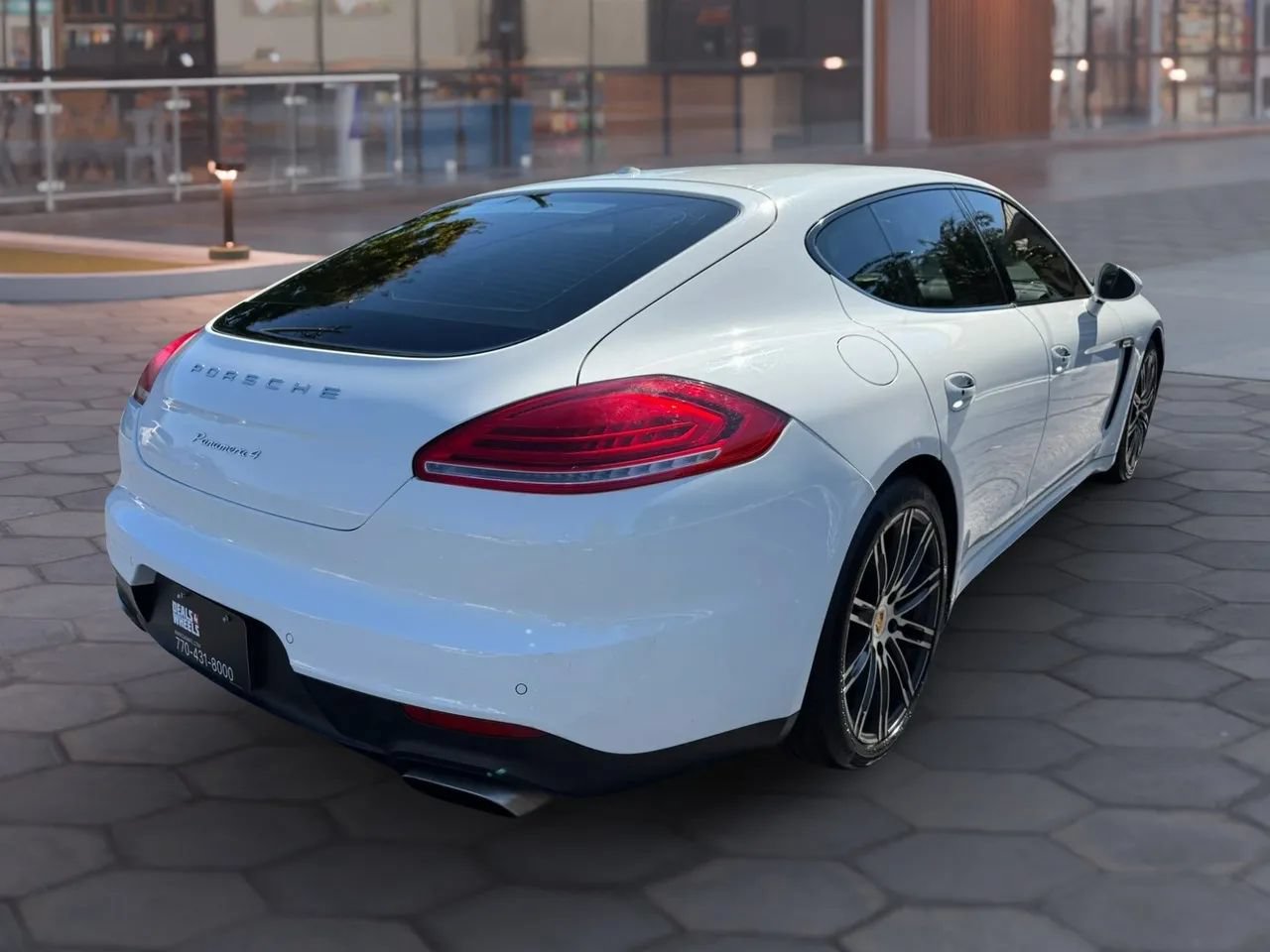 Used 2016 Porsche Panamera RWD image 5