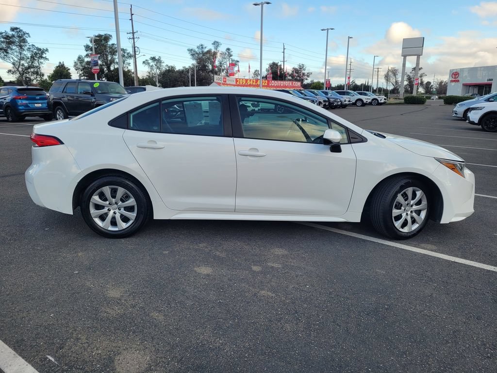 Used 2024 Toyota Corolla LE FWD image 3