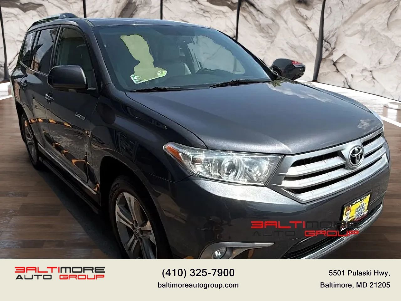 Used 2012 Toyota Highlander Limited w/ Tow Pkg AWD/4WD image 3