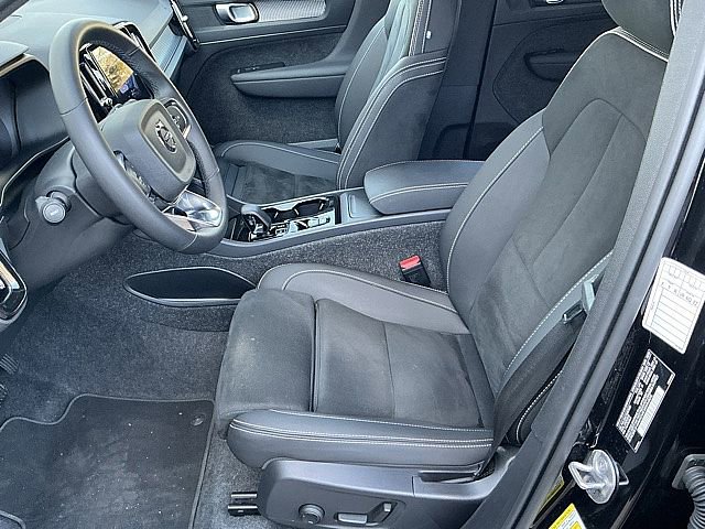 Certified 2025 Volvo XC40 B5 Plus image 15
