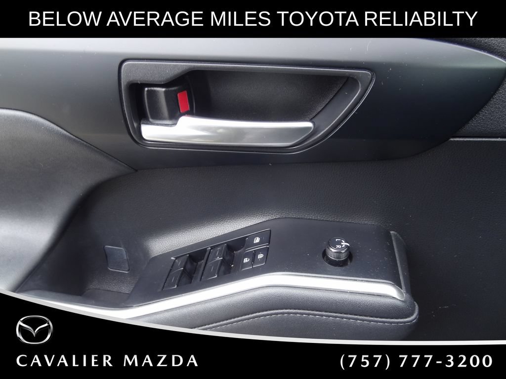 Used 2023 Toyota Highlander XLE AWD/4WD image 25