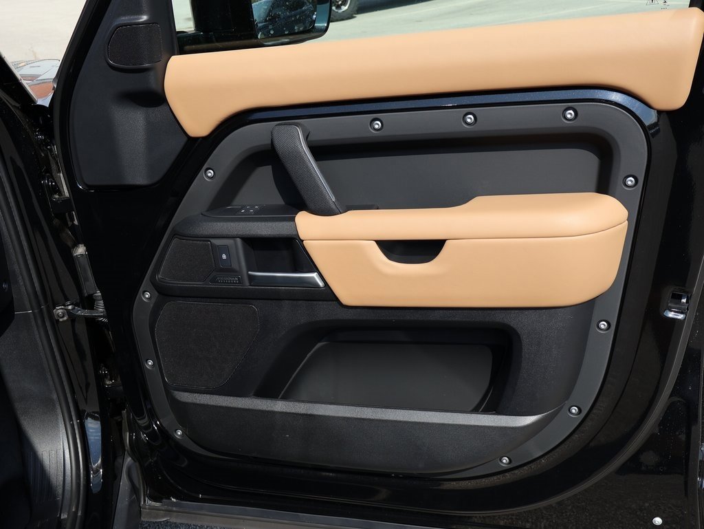 New 2026 Land Rover Defender 110 V8 image 12