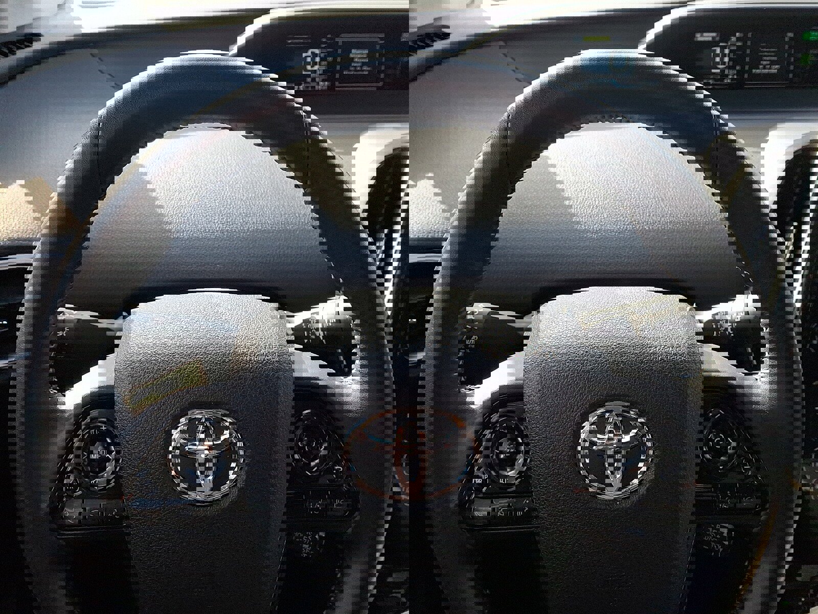 Used 2021 Toyota Prius Prime XLE image 18