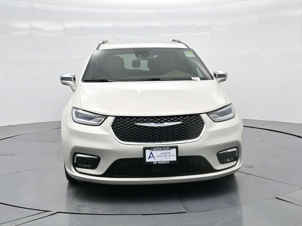 Used 2021 Chrysler Pacifica Limited w/ Premium & Safety Sphere Group image 3