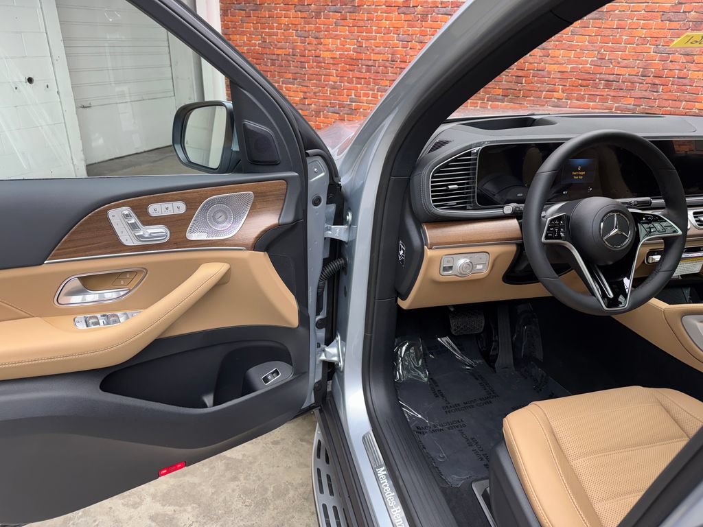 New 2026 Mercedes-Benz GLS 450 4MATIC image 9