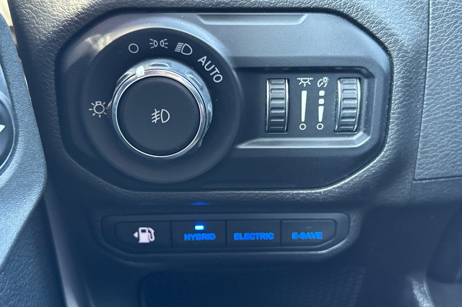 Used 2022 Jeep Wrangler Unlimited Sahara AWD/4WD image 37
