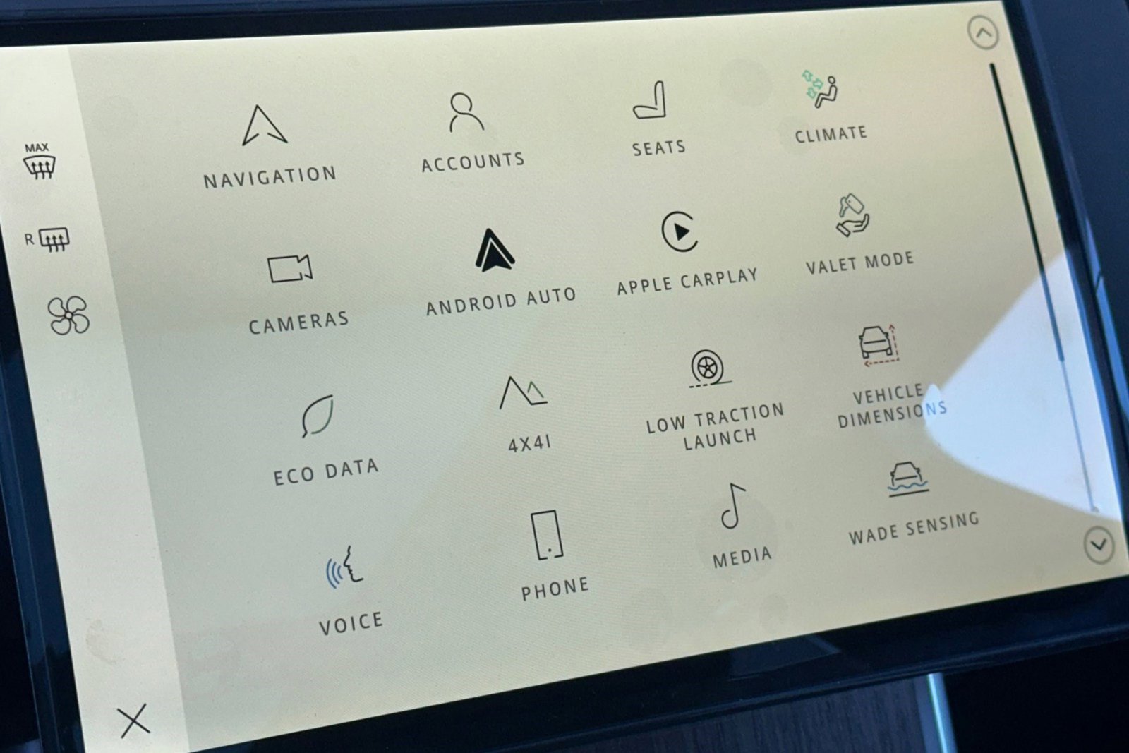 New 2026 Land Rover Range Rover Long Wheelbase SE image 20