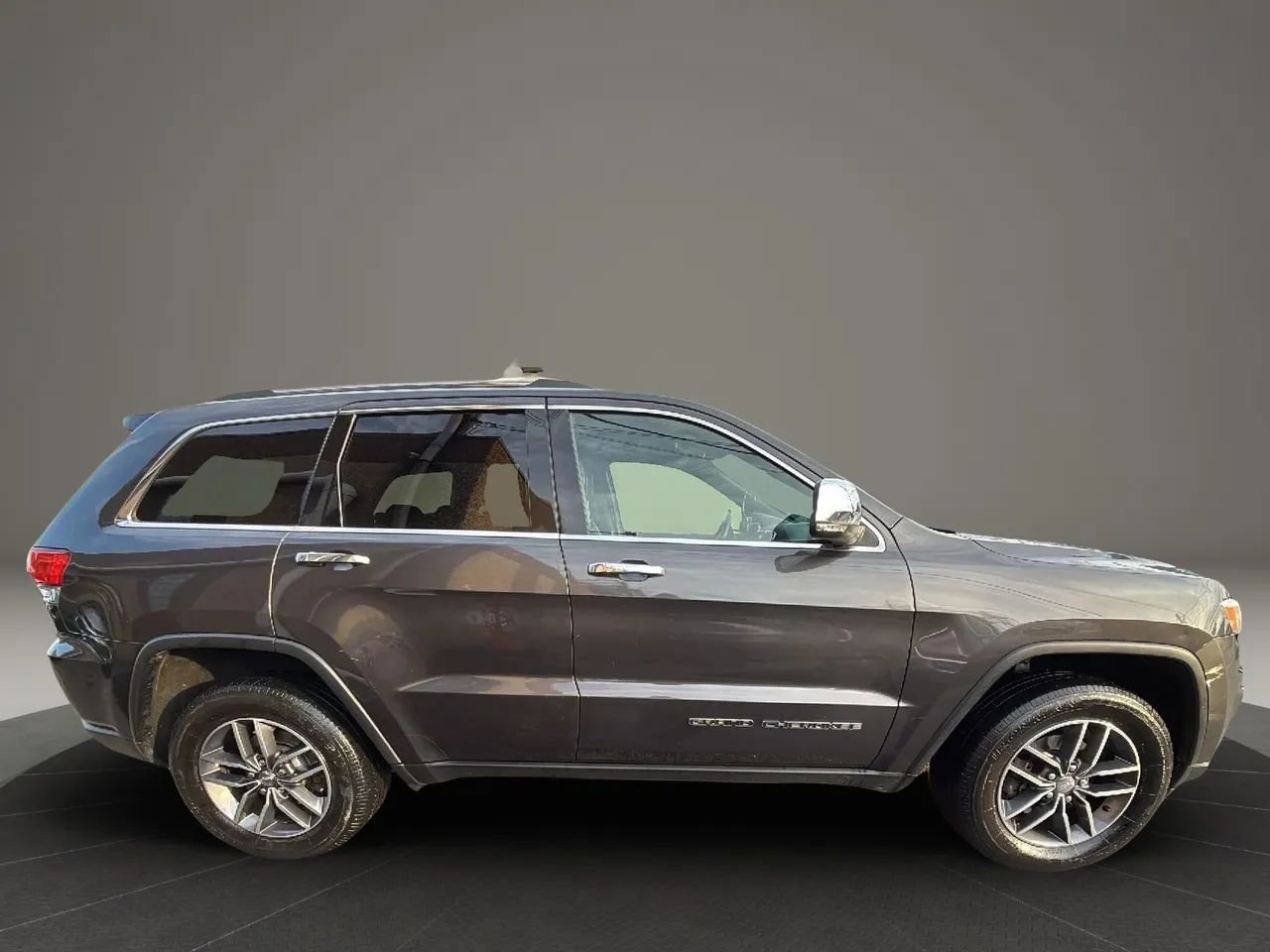 Used 2018 Jeep Grand Cherokee Limited AWD/4WD image 4