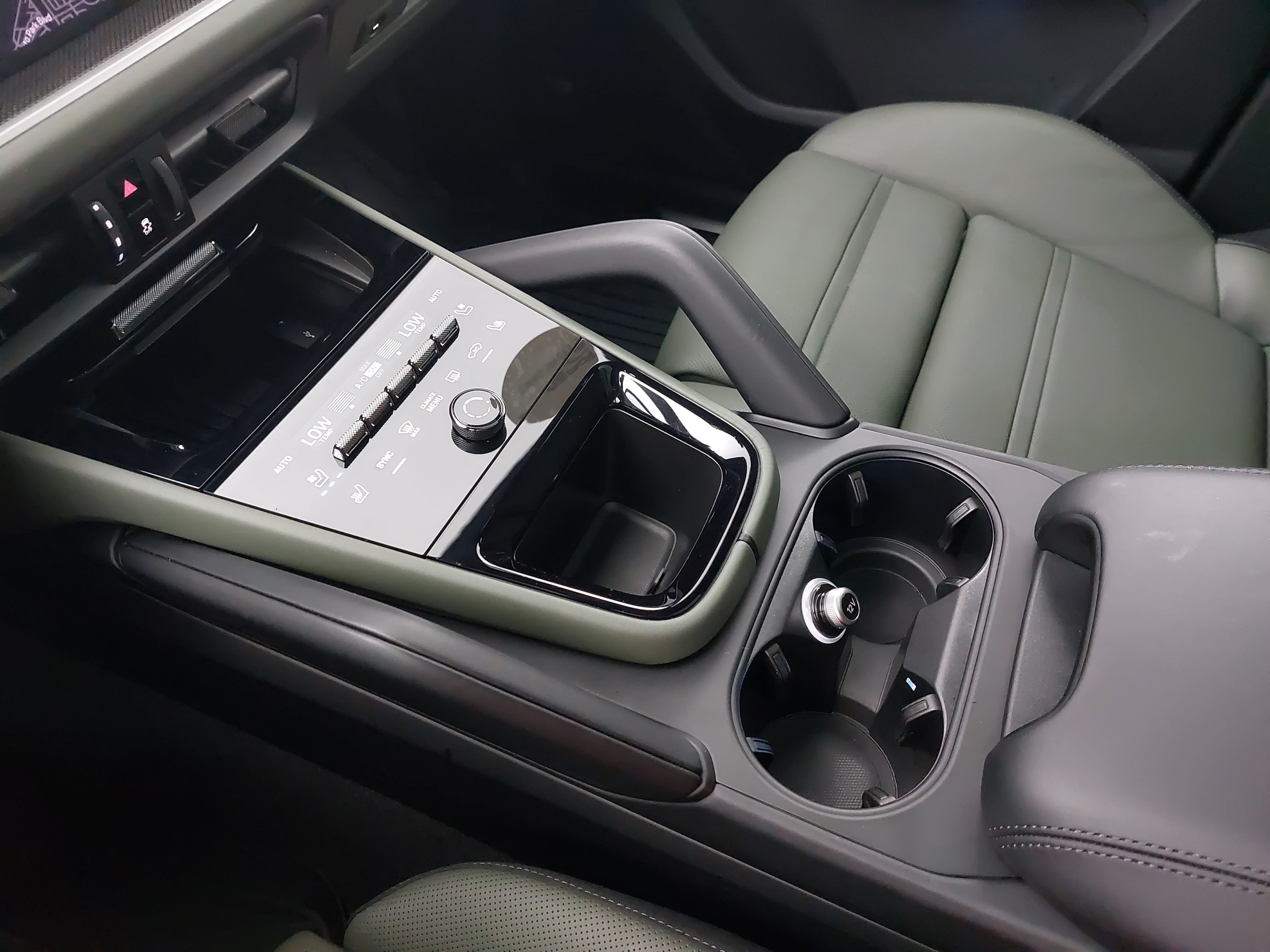 Certified 2025 Porsche Cayenne E-Hybrid AWD/4WD image 27