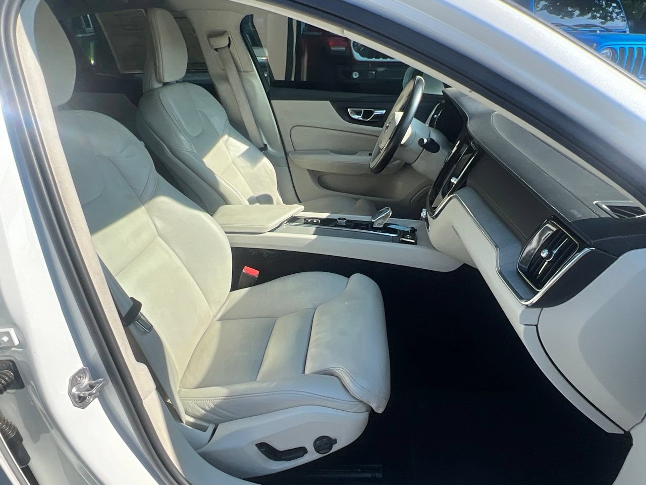 Used 2022 Volvo S60 B5 Inscription w/ Advanced Package FWD image 21