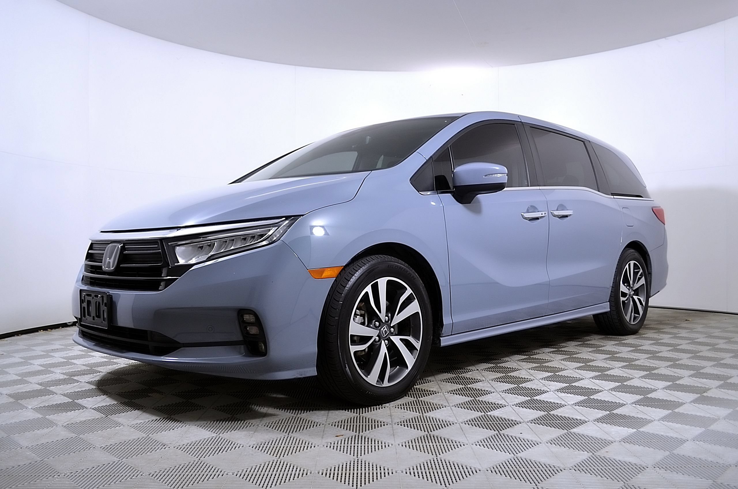 Used 2024 Honda Odyssey Touring image 2