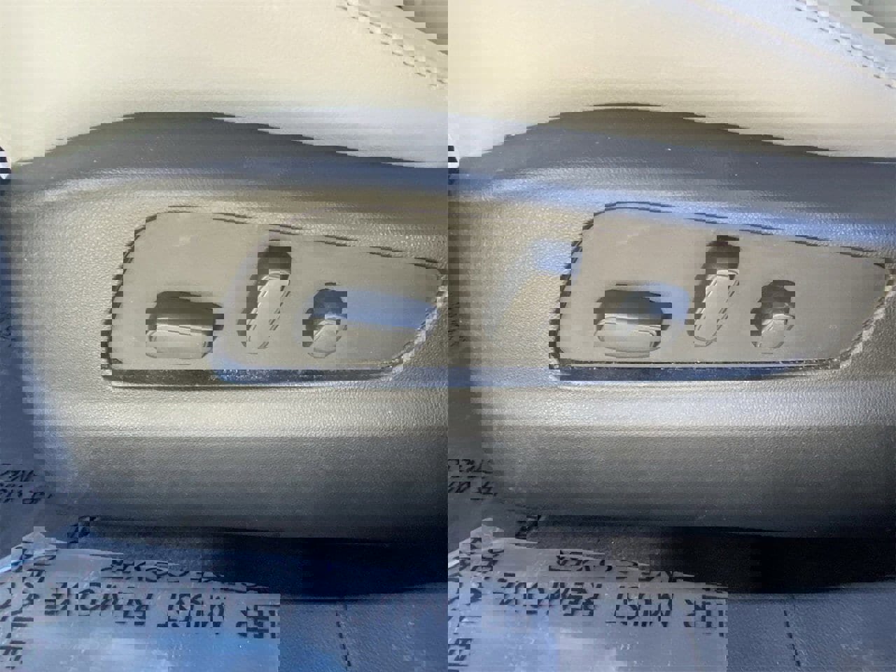 Used 2021 Cadillac XT4 Luxury w/ Cold Weather Package image 21