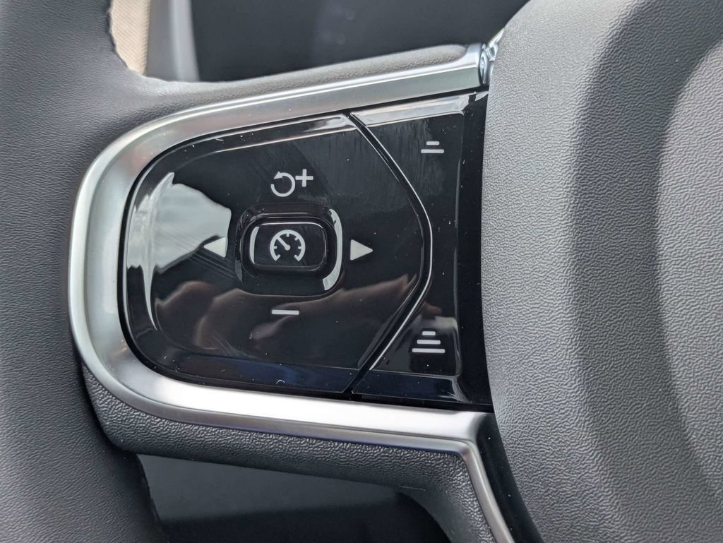 New 2026 Volvo XC90 B6 Plus w/ Protection Package Premier AWD/4WD image 27