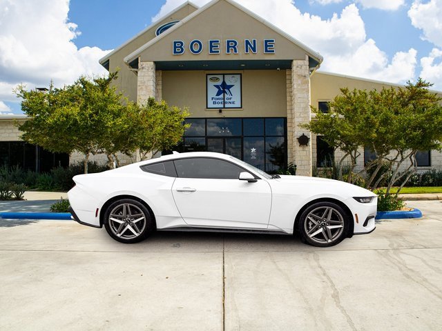 Used 2024 Ford Mustang EcoBoost image 5