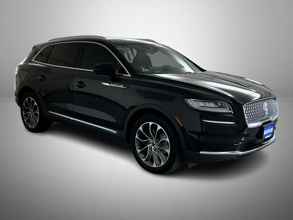 Used 2022 Lincoln Nautilus Reserve AWD/4WD image 3