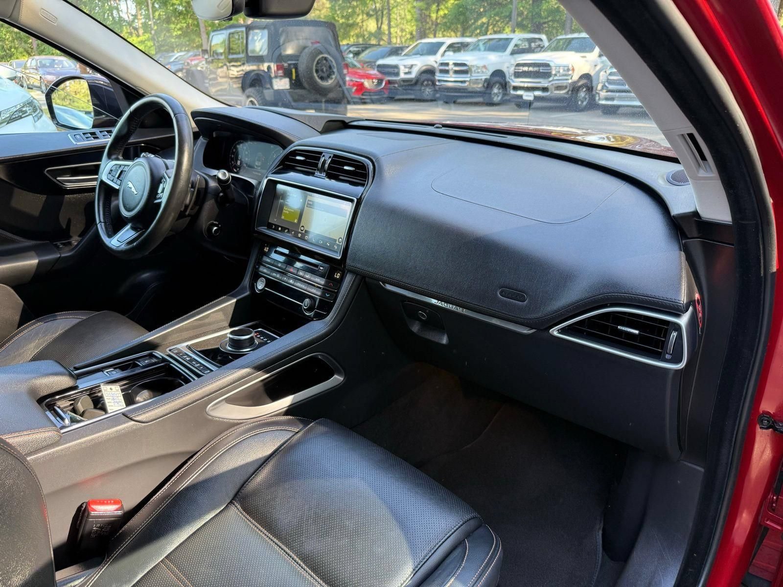 Used 2019 Jaguar F-PACE Prestige AWD/4WD image 34