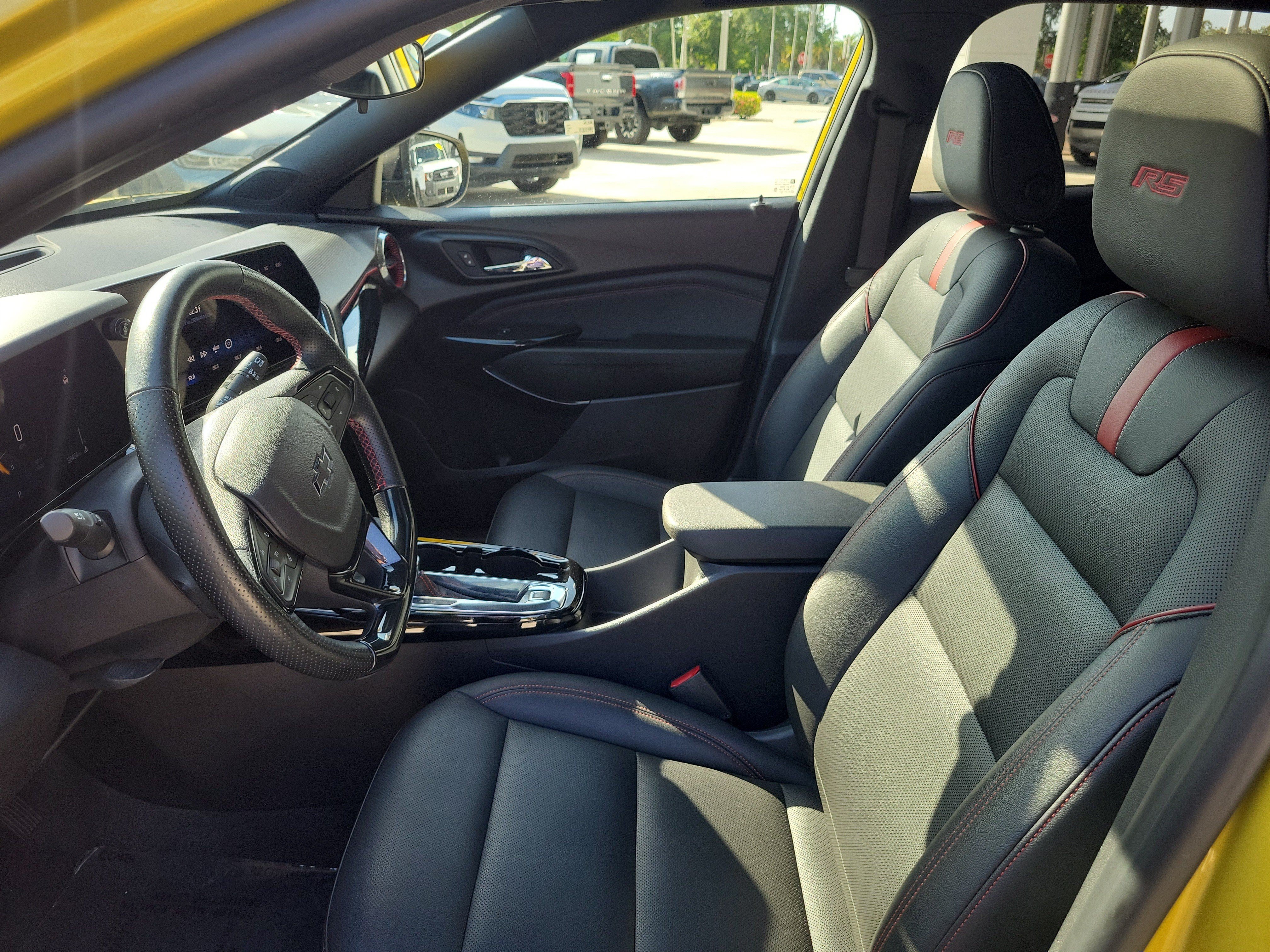 Used 2024 Chevrolet Trax RS w/ Sunroof Package FWD image 22