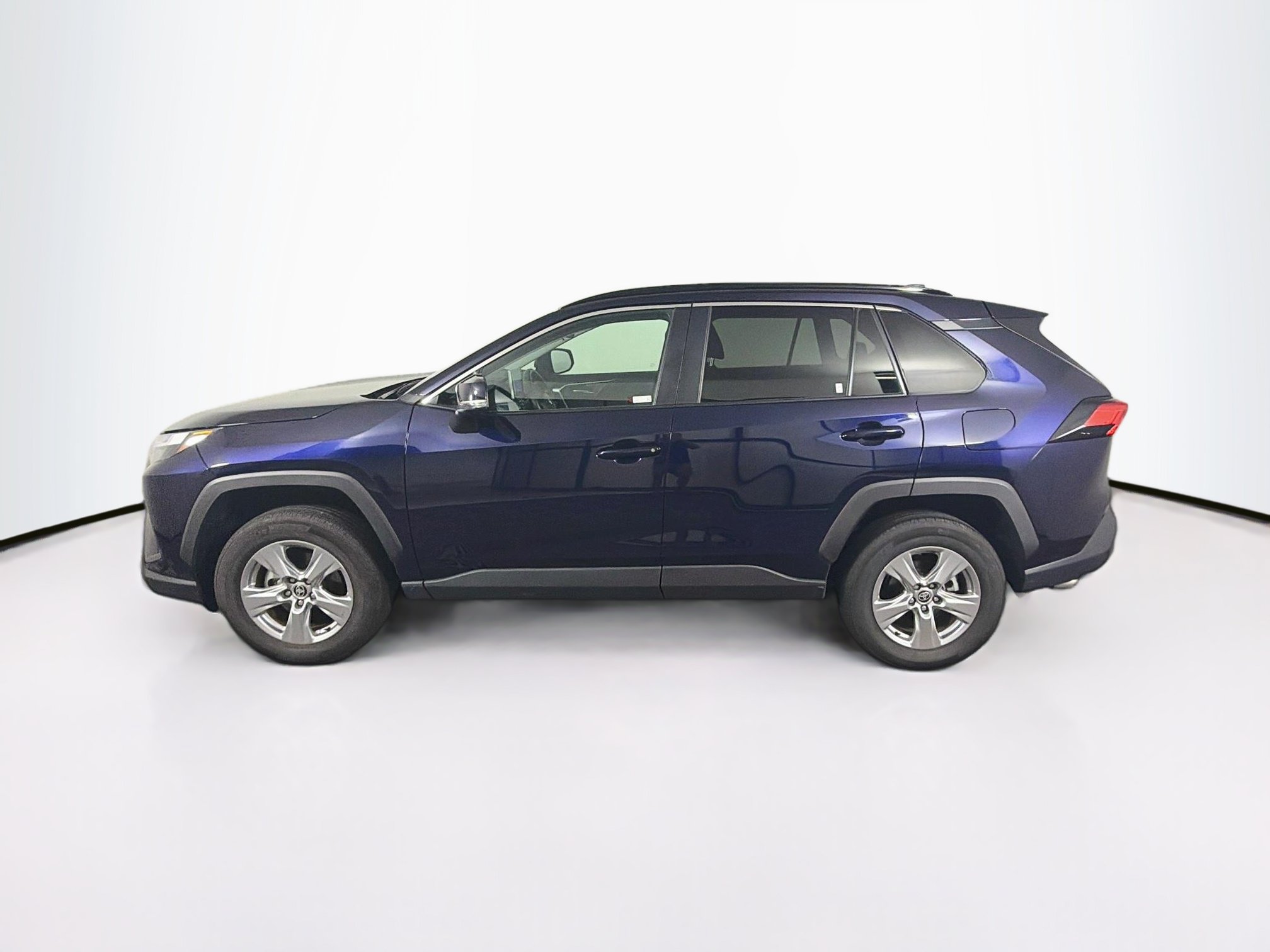 Used 2025 Toyota RAV4 XLE AWD/4WD image 4