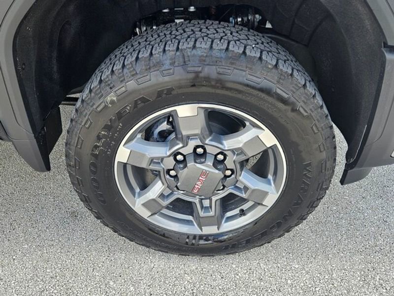 New 2026 GMC Sierra 2500 SLT w/ SLT Premium Package image 16