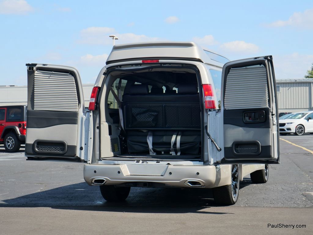 Used 2023 Chevrolet Express 2500 image 25