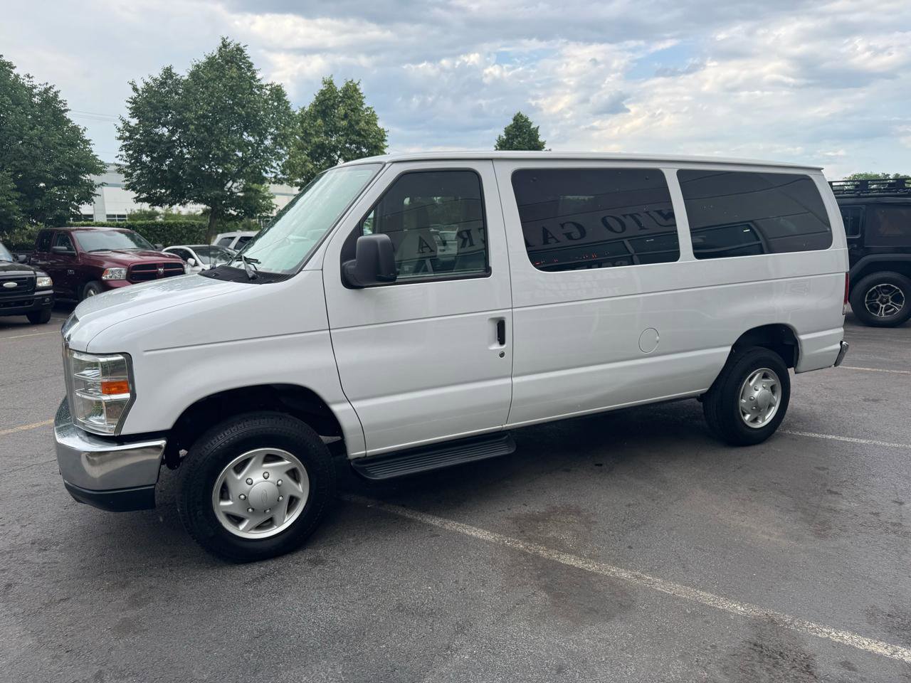 Used 2014 Ford E-350 and Econoline 350 XLT RWD image 17