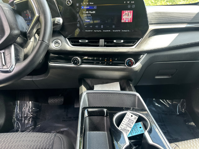 Used 2025 Chevrolet Equinox LT AWD/4WD image 24