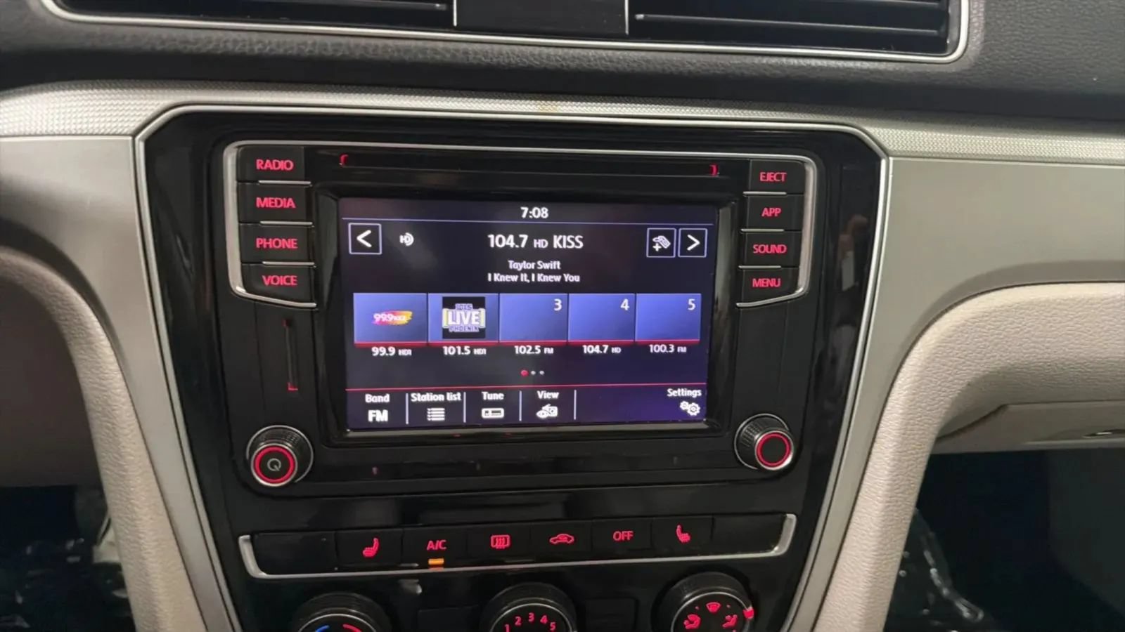 Used 2019 Volkswagen Passat 2.0T Wolfsburg FWD image 13