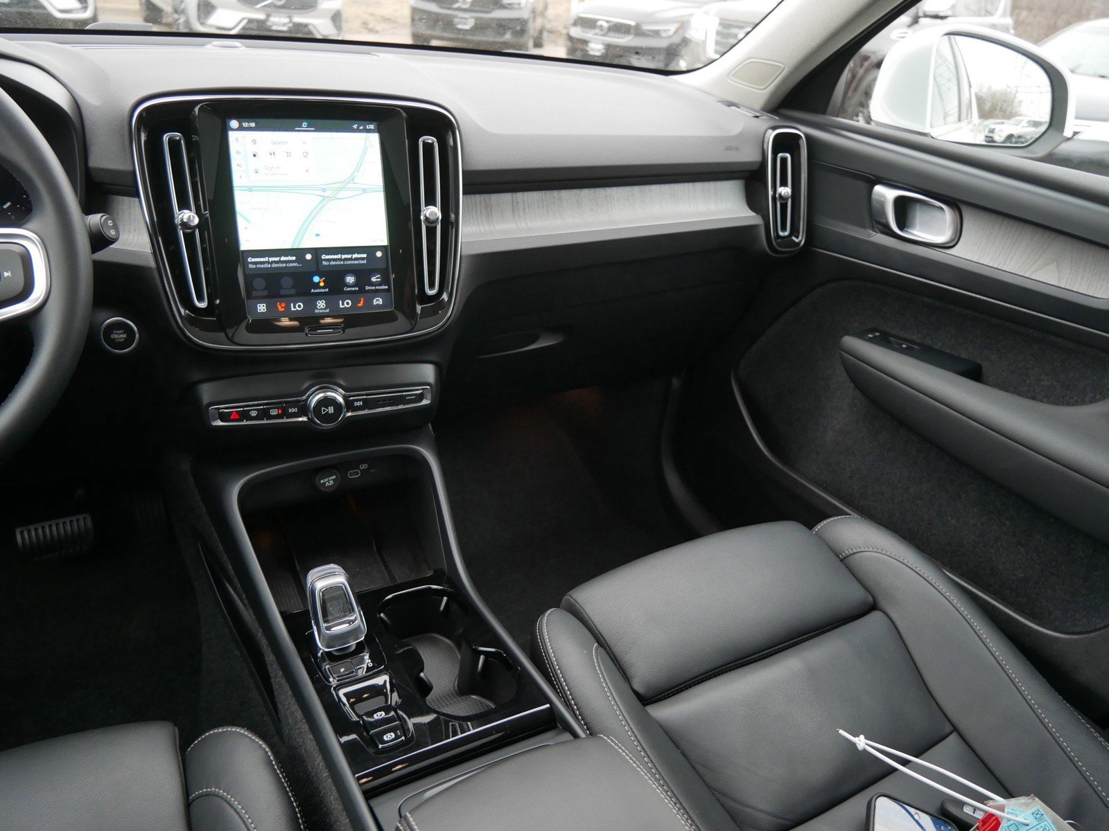 Used 2025 Volvo XC40 B5 Plus image 15