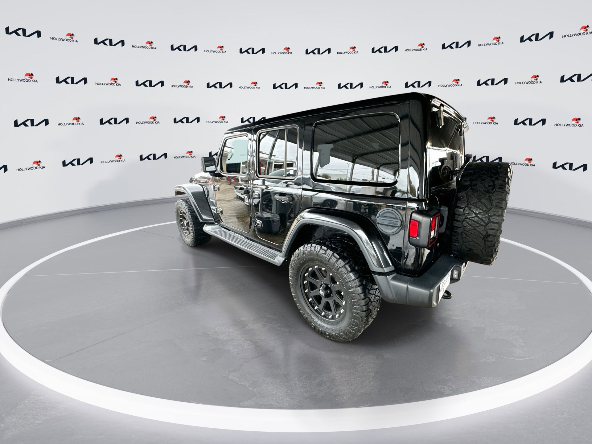 Used 2019 Jeep Wrangler Unlimited Sahara w/ Uconnect 4C Nav & Sound Group image 6