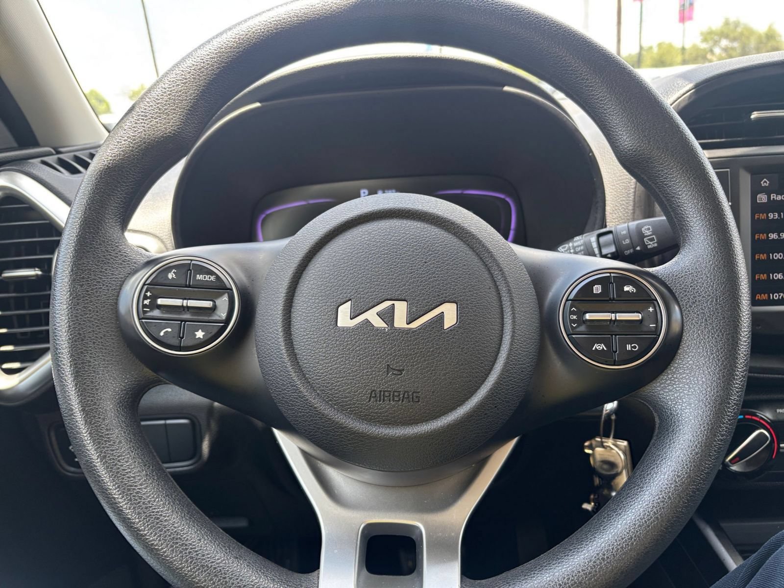 Used 2025 Kia Soul LX w/ LX Technology Package FWD image 25