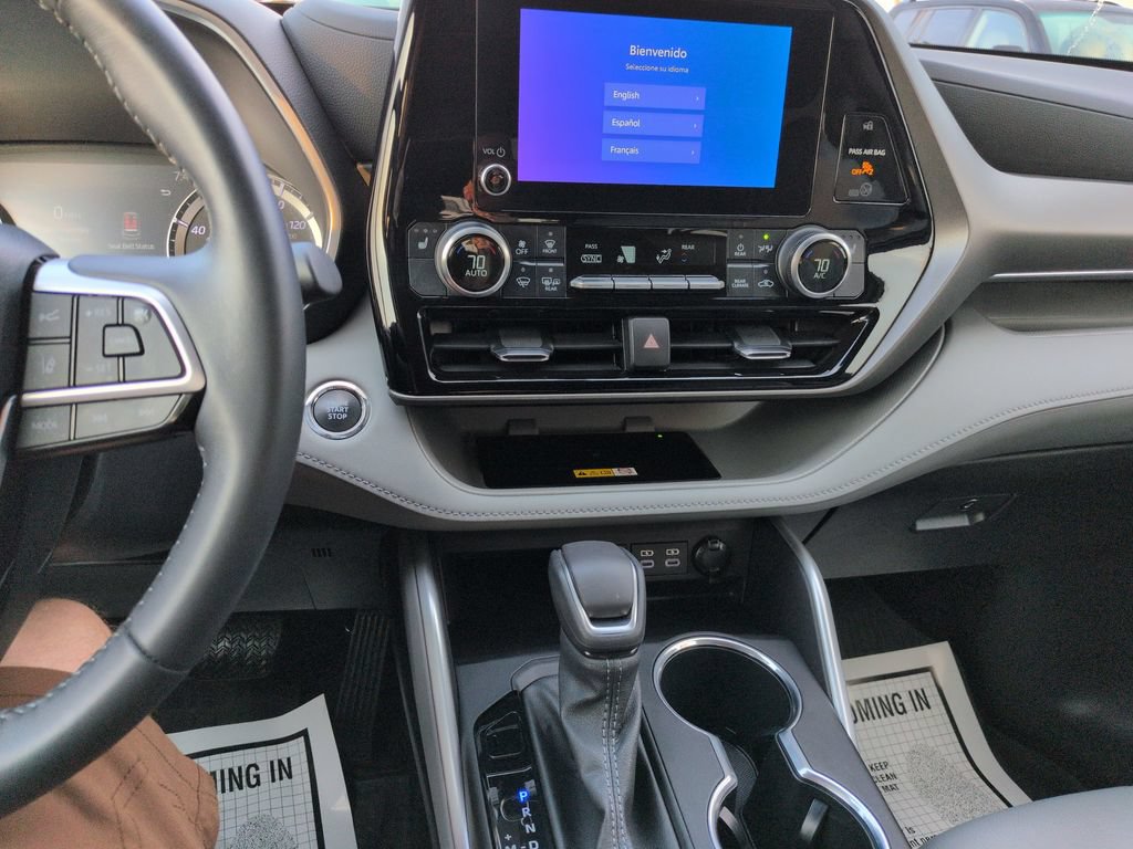 Certified 2023 Toyota Highlander XLE FWD image 17